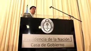 Marcelo Tinelli, en YouTube: mirá su parodia a Capitanich rompiendo el diario Clarín