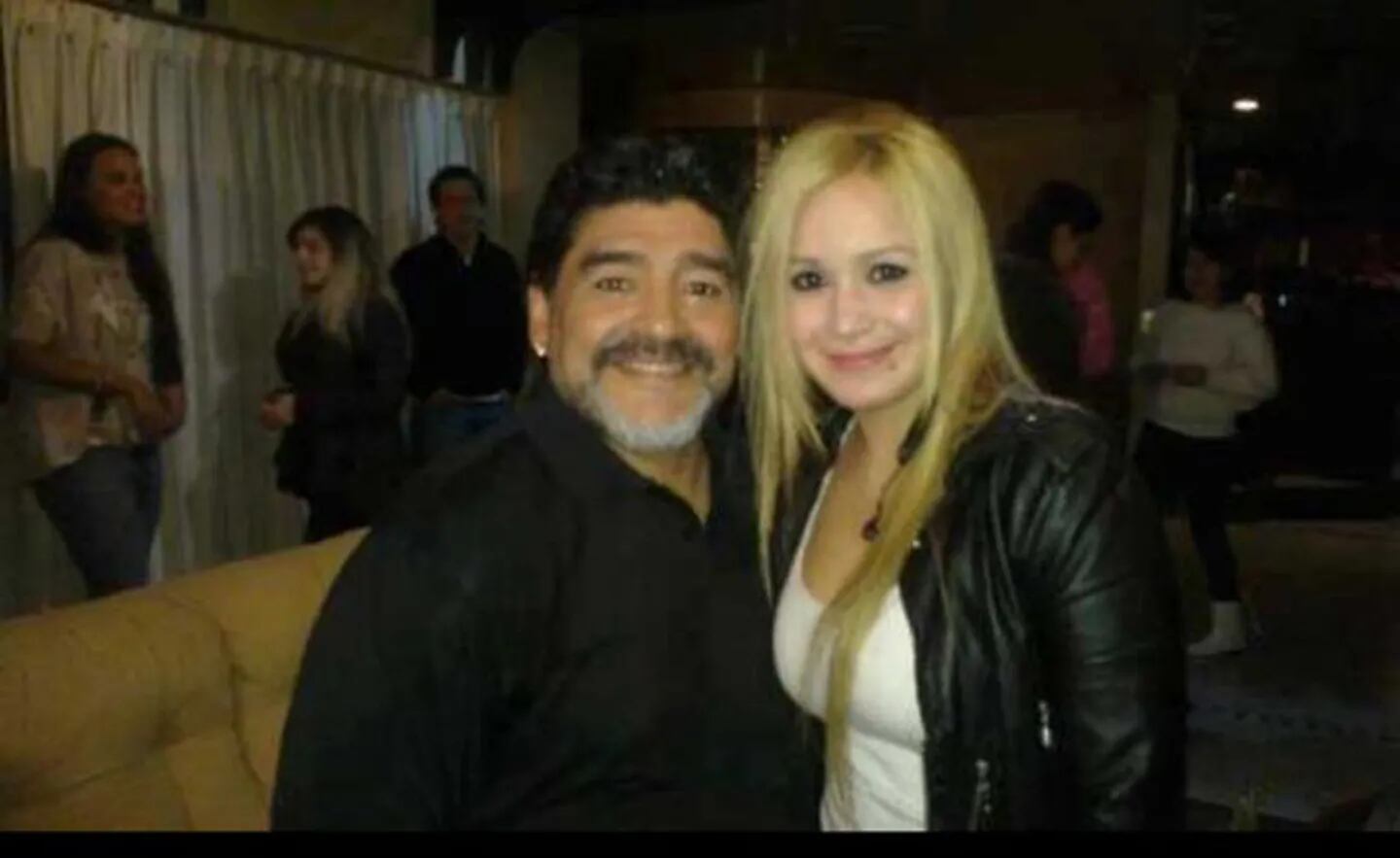 Diego Maradona y La Princesita Karina. (Foto: Twitter @SolangeKarinera)