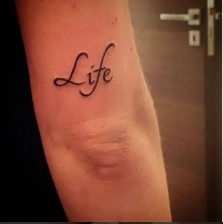 Después de vencer al cáncer, Natalie Weber se hizo un tatuaje muy especial: inmortalizó en su piel la palabra "vida" en inglés 