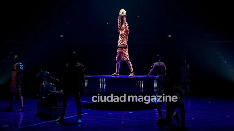 El estreno del show de Cirque du Soleil inspirado en Lionel Messi: súper look de Antonela Roccuzzo y famosos
