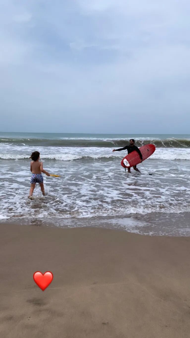 El día de playa y surf de Sabrina Rojas con Luciano Castro y su hijo en Mar del Plata: "Llena de amor"