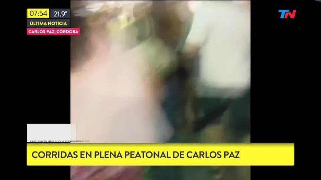 El video de la corrida en el centro Carlos Paz: qué pasó