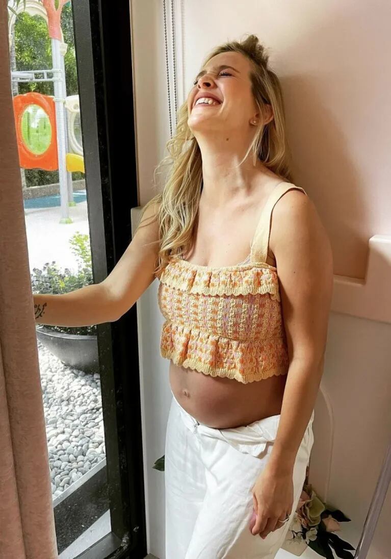 Luisana Lopilato mostró cuanto creció su pancita de embarazada