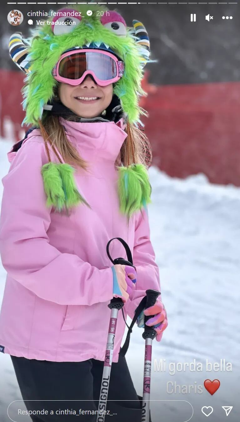 Cinthia Fernández viajó con sus hijas a Bariloche: las increíbles fotos en la nieve