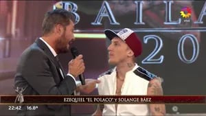 El tremendo beso del Polaco con su bailarina Solange Báez en el regaettón de ShowMatch