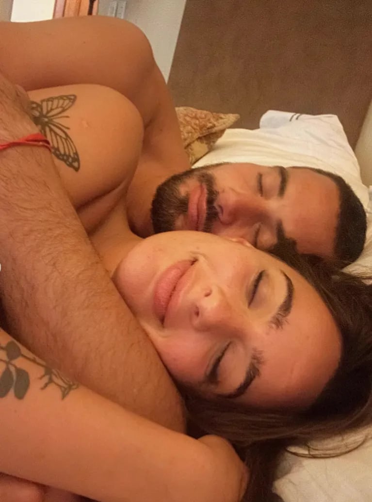 Flor Jazmín Peña posteó su foto más íntima con Nico Occhiato, en la cama piel con piel: “Espectacular enero”