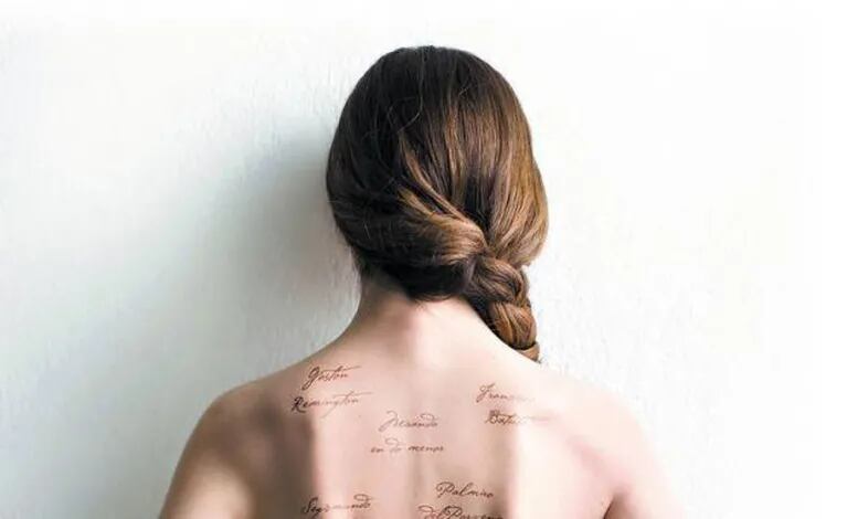 Cristina Pérez se animó al desnudo para la portada de su libro (Foto: Clarin). 