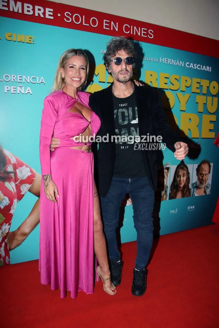 Las fotos del estreno de la película Más respeto que soy tu madre: Flor Peña impactó con su look de rosa junto a muchos famosos