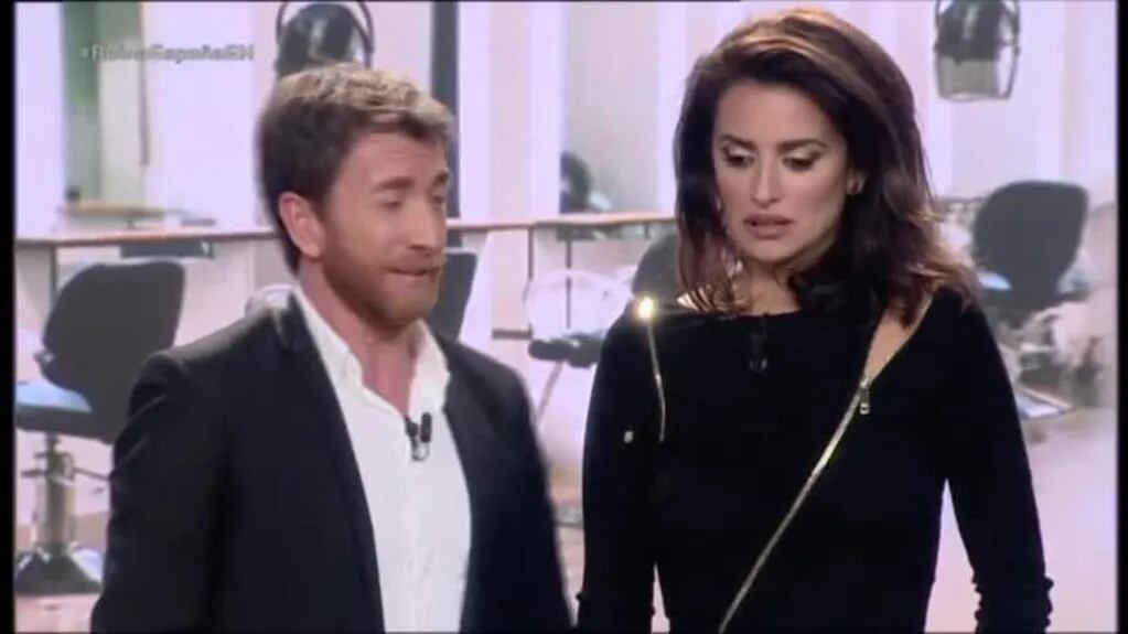 Penélope Cruz transformó al Chino Darín en vivo: mirá cómo lo maquilló en un programa de TV española