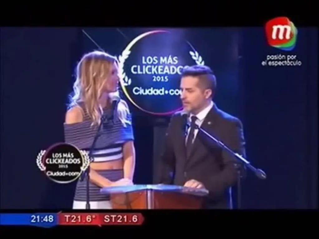 Lali Espósito recibe el Oro en los Premios a Los Más Clickeados 2015