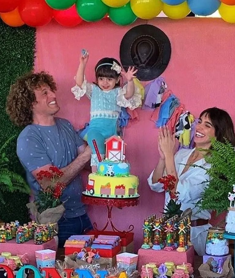 El divertido álbum del festejo de cumple de dos años de Donna, la hija de Gabriela Sari y Rulo 