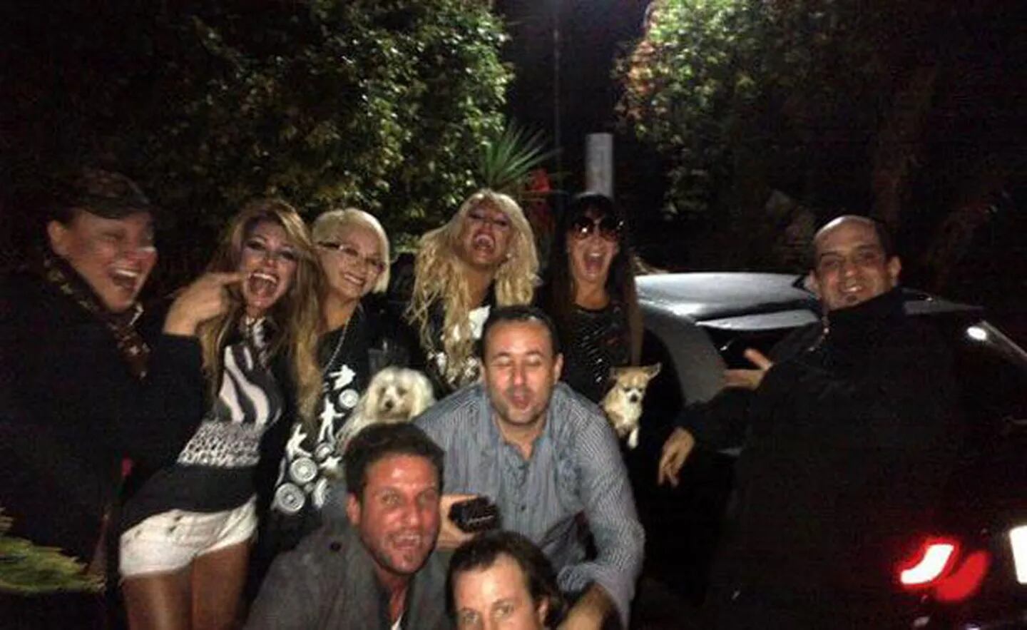 Vicky Xipolitakis y el elenco de Escandalosas, felices con el "regalito" (Foto: Twitter). 