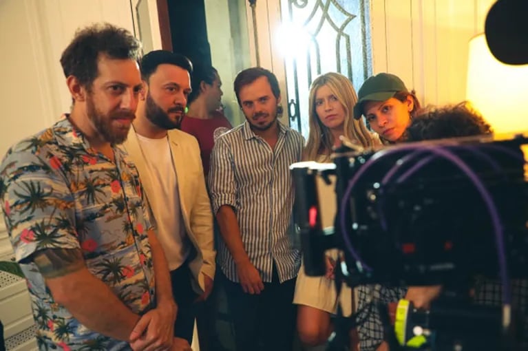 Laurita Fernández y Benjamín Rojas hicieron un romántico video con Lucas Sugo