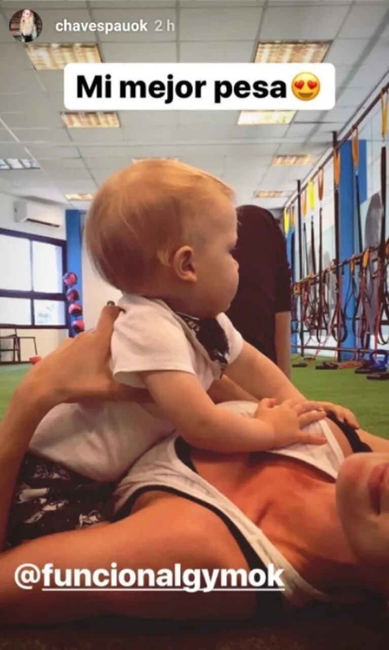 Las fotos del entrenamiento de Paula Chaves... ¡con su bebé en brazos!: "Mi mejor pesa"