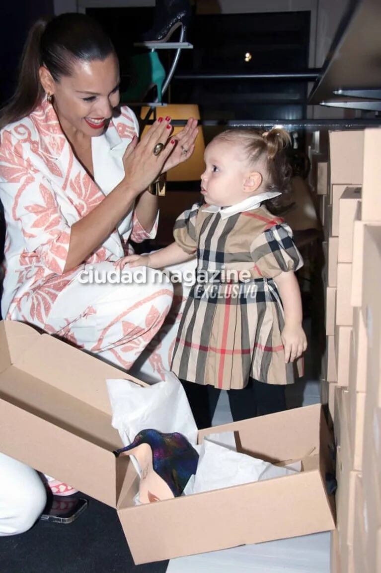 Pampita y su hija Ana fueron las estrellas de un evento fashion: las fotos de sus looks