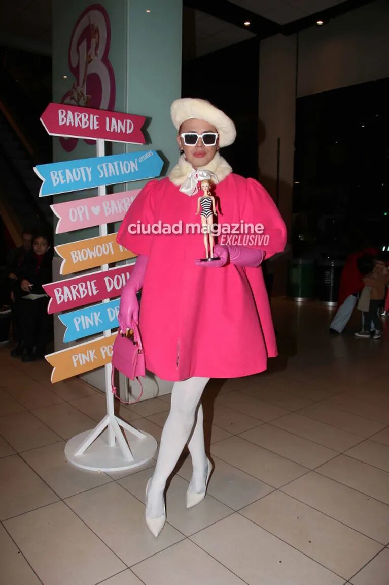 Las fotos de los famosos en la avant premiere de la película Barbie: los looks más excéntricos 