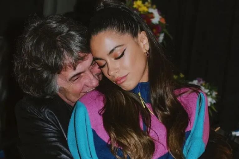 L-Gante le dedicó en el Lollapalooza un conmovedor mensaje a Tini por la salud de su papá: "El apoyo de toda Argentina para ella"