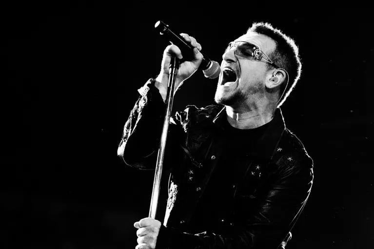 Bono aconsejó a sus colegas prestarle atención a sus negocios