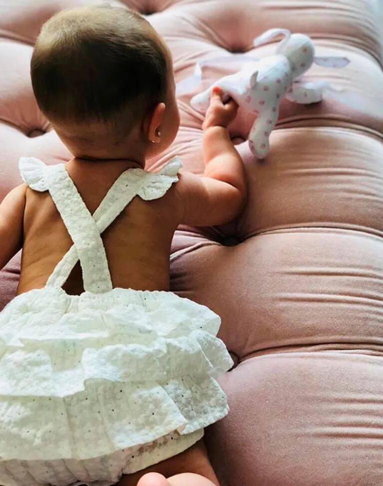 La dulce foto de Cris Morena con la beba de la China Suárez: "Increíble tener a su hijita en brazos"
