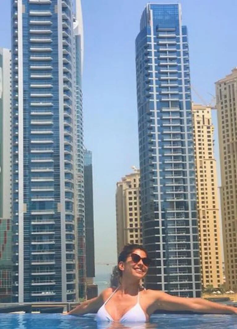 Las fotos sexies de Majo Martino en una piscina de lujo en Dubai