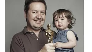 El productor de la película El discurso del Rey le prestó el Oscar a su hija y se lo rompió 