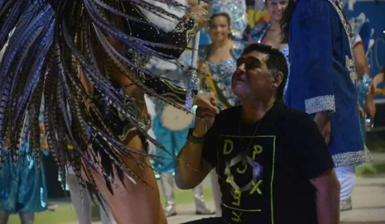 ¿Diego Maradona,  "flasheado" por una pasista del Carnaval de Corrientes? Picante chicana de Ojeda a Rocío Oliva tras los rumores: "¡Aguanten las correntinas, son divinas!"