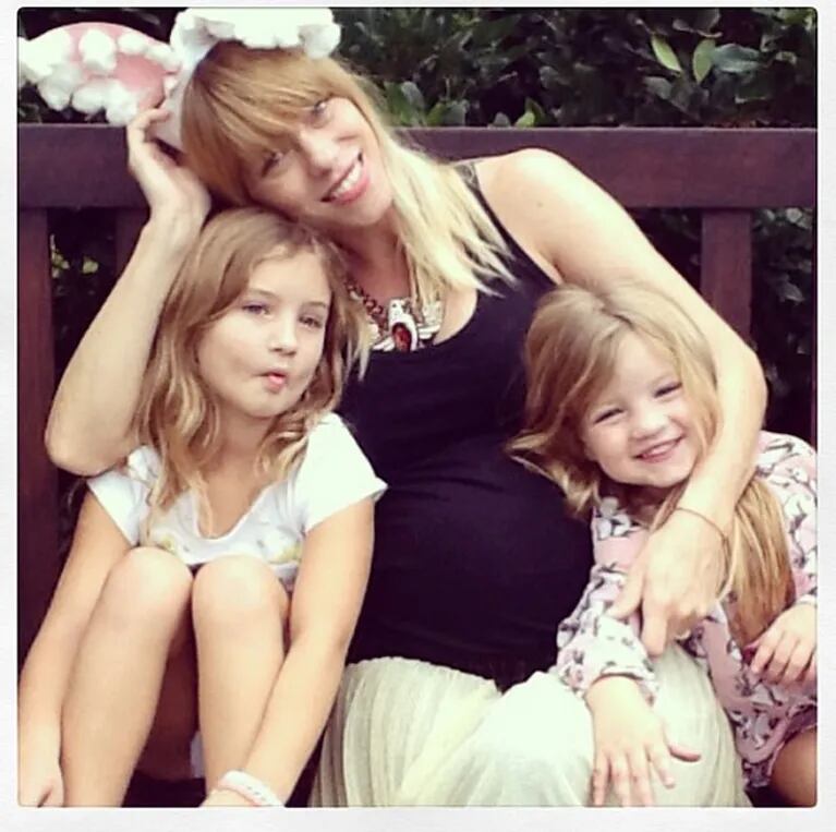 Nicole Neumann y sus hijas Indiana y Allegra. (Foto: Instagram)