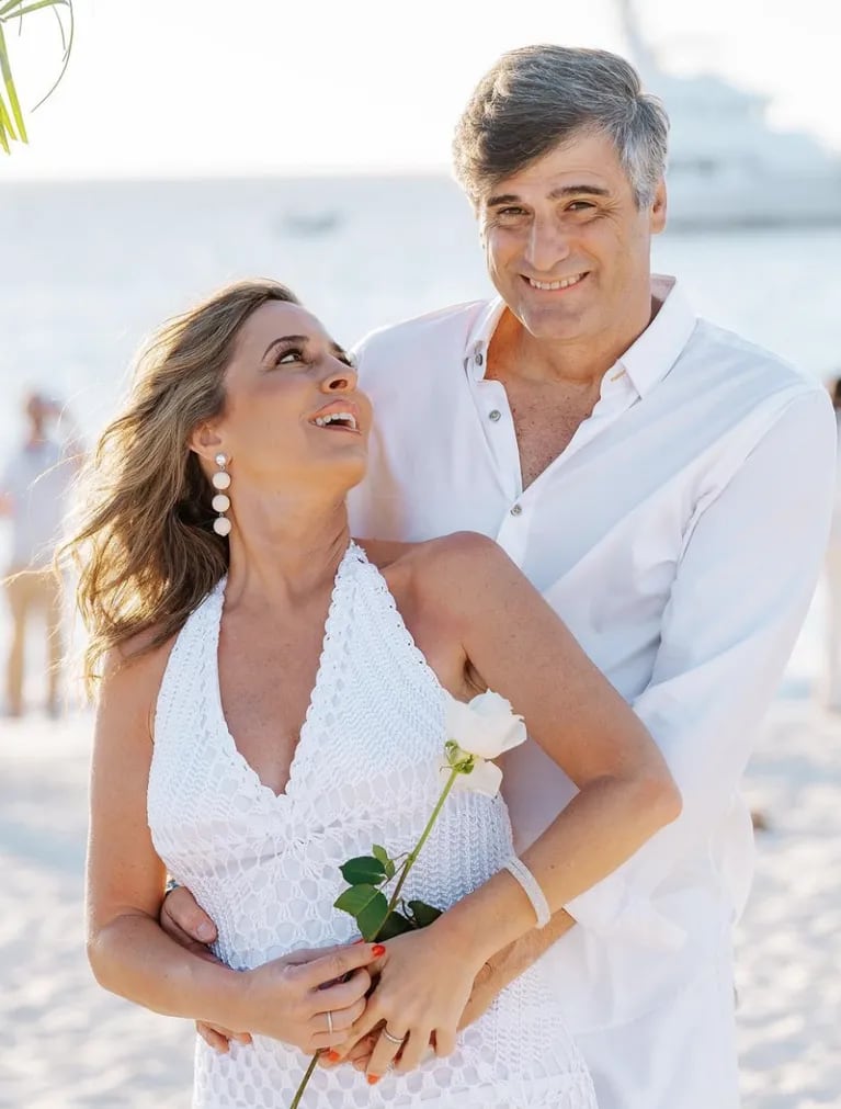 Sandra Borghi renovó sus votos con su marido en el Caribe: “Me derretí y lo volví a elegir”