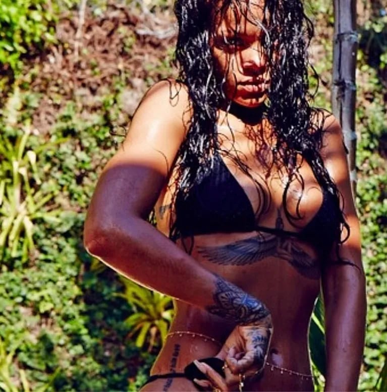 Rihanna calienta la Web con fotos súper sexies en las playas de Brasil. (Foto: Instagram Rihanna)