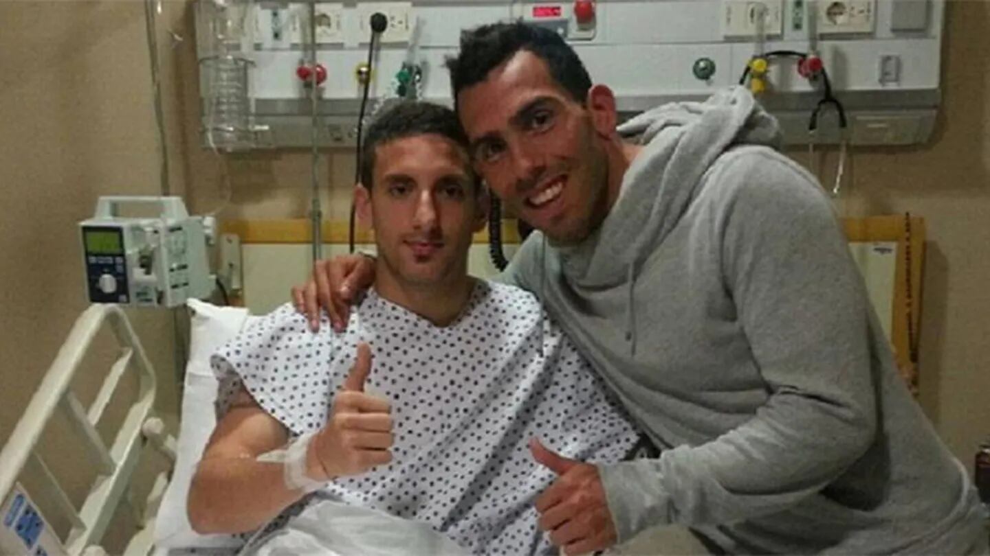Carlitos Tevez fue a visitar a Ezequiel Ham, el jugador que se fracturó tras su patada