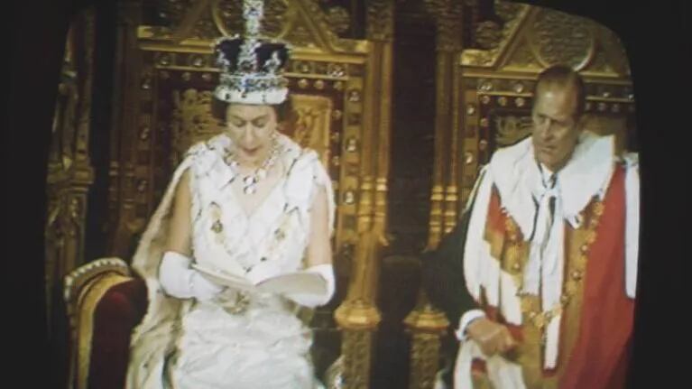 Isabel II y el documental de 1969 de la familia real que no quería que fuese visto y se filtró en YouTube