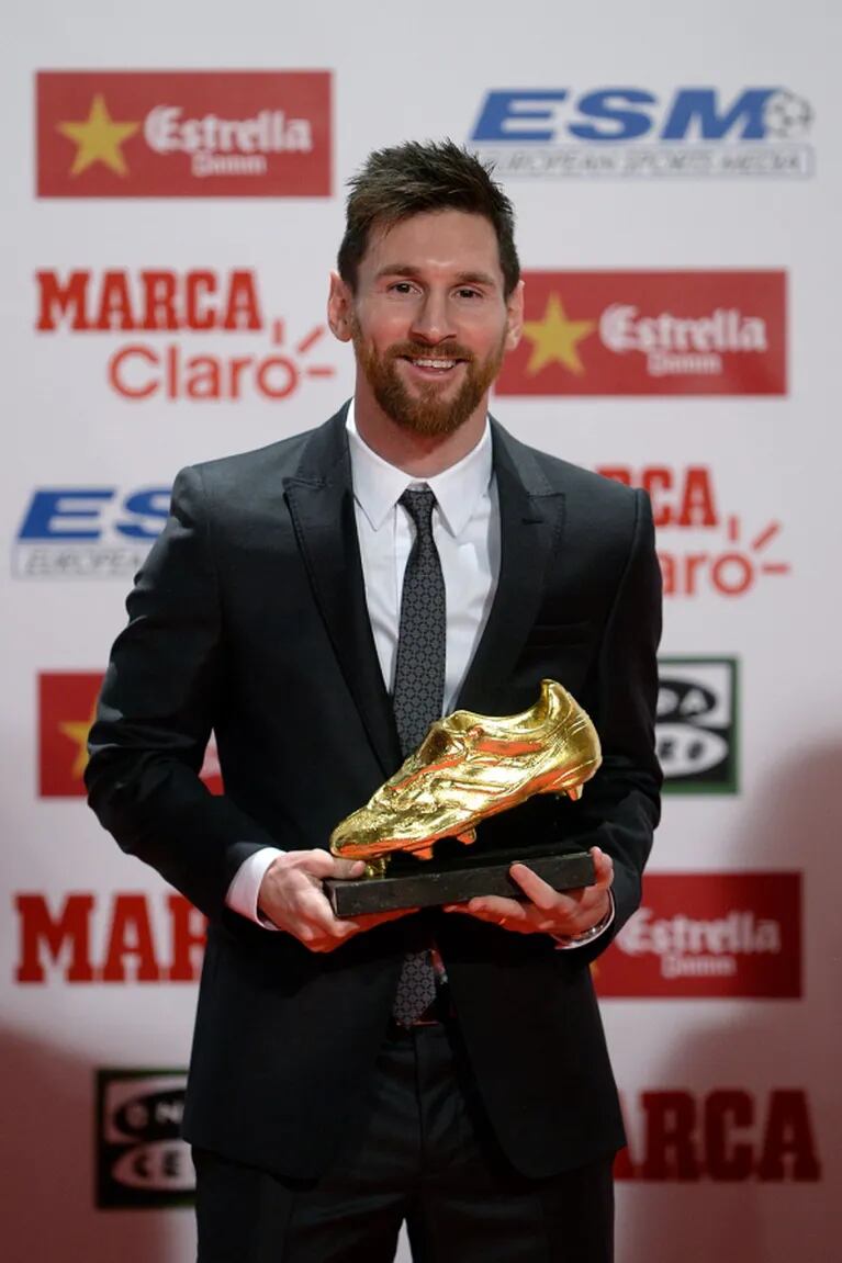 Lionel Messi fue premiado con el "Botín de Oro 2017": la presencia de Antonela Roccuzzo y el tierno beso con su hijo mayor, Thiago