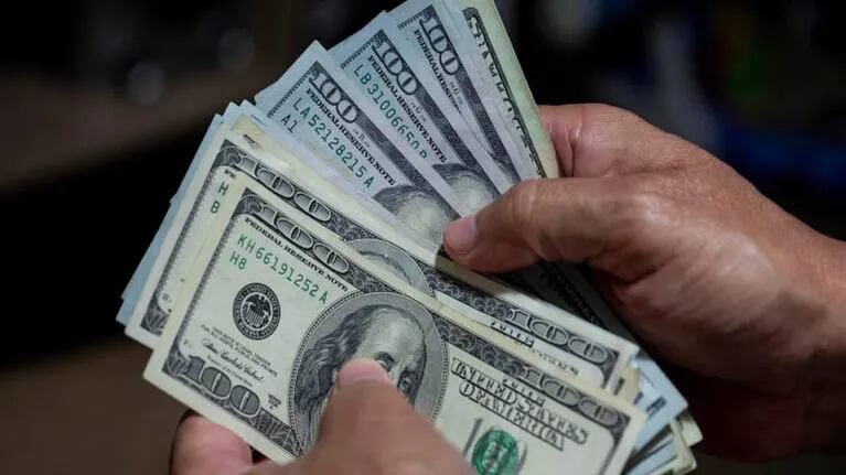 Fuerte operativo en microcentro: allanamientos por lavados de dinero frenó la operatoria del dólar blue