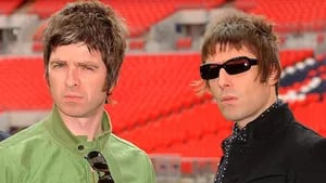 Noel Gallagher publicó la demo de una canción inédita de Oasis y su hermano Liam salió al cruce