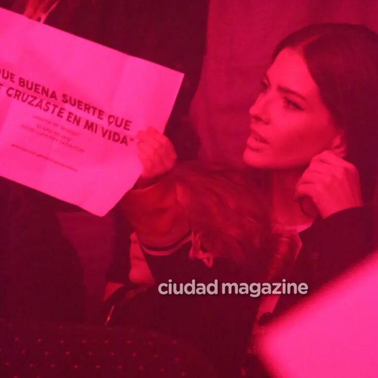 China Suárez fue al show de Rusherking con su hija Magnolia: las fotos de la actriz alentando a su novio en familia