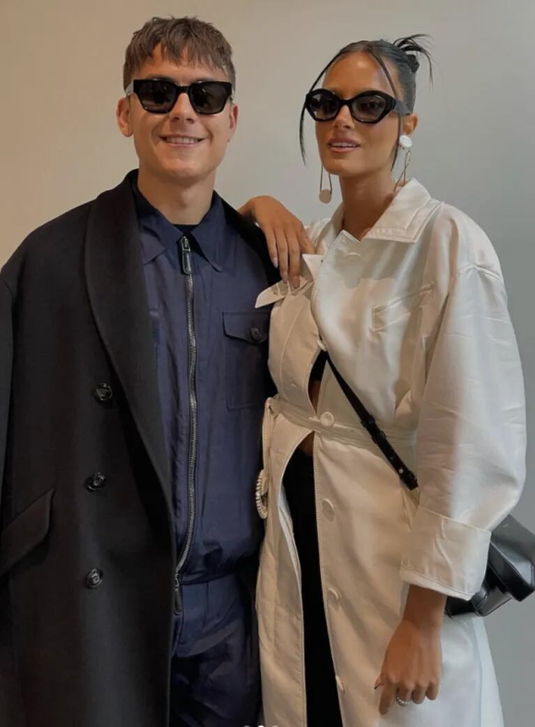 Oriana Sabatini y Paulo Dybala deslumbraron con su look en el desfile de Armani en Milán