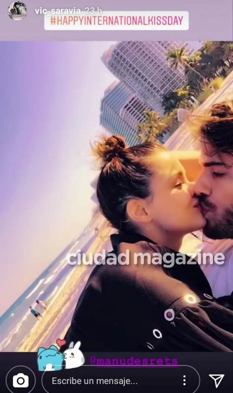Vitto Saravia y Manu Desrets, la primera foto apasionada de la pareja: "Feliz Día Internacional del Beso"
