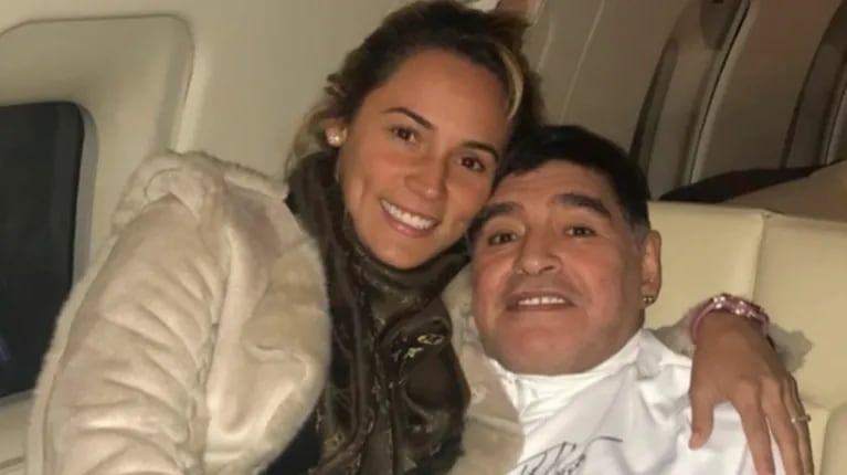 Rocío Olvia recordó a Diego Maradona con una romántica fotos juntos.