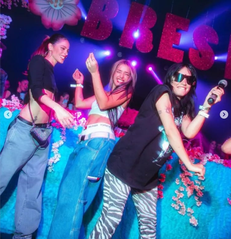 Tini Stoessel impactó con su cambio de look en una fiesta con amigos famosos en Barcelona