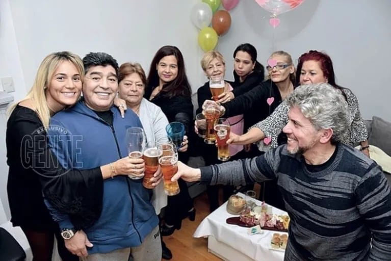 El increíble cumpleaños que Maradona le organizó a Rocío Oliva: exquisiteces gourmet y súper show del Polaco