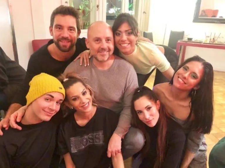 El elenco de Sex, viví tu experiencia, festejó su exitoso primer mes en la casa de José María Muscari