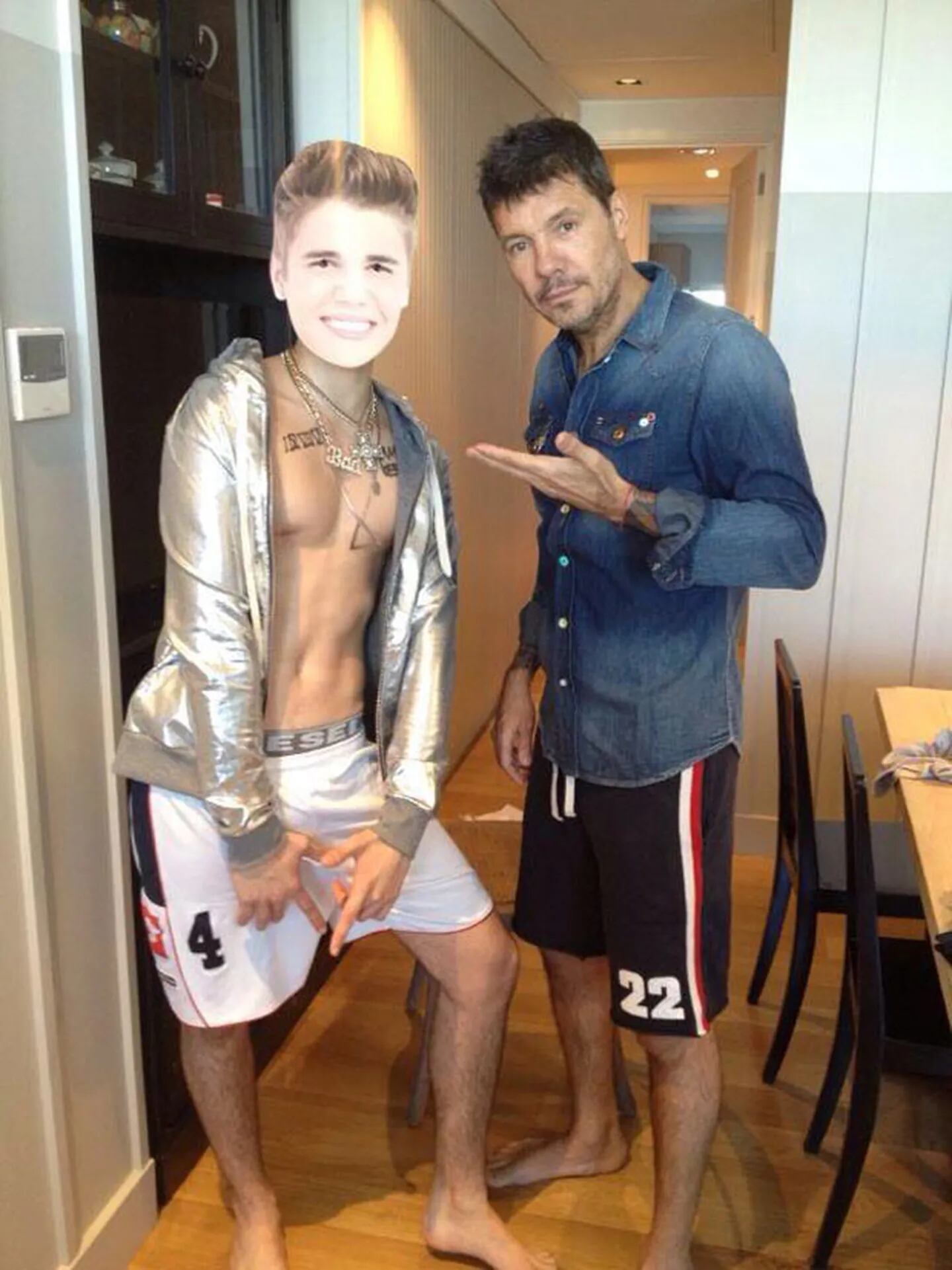 Marcelo Tinelli y "Justin Bieber", de entrecasa. (Foto: Twitter)