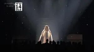 El comentado "perreo" de Jennifer Lopez a Pitbull en pleno escenario