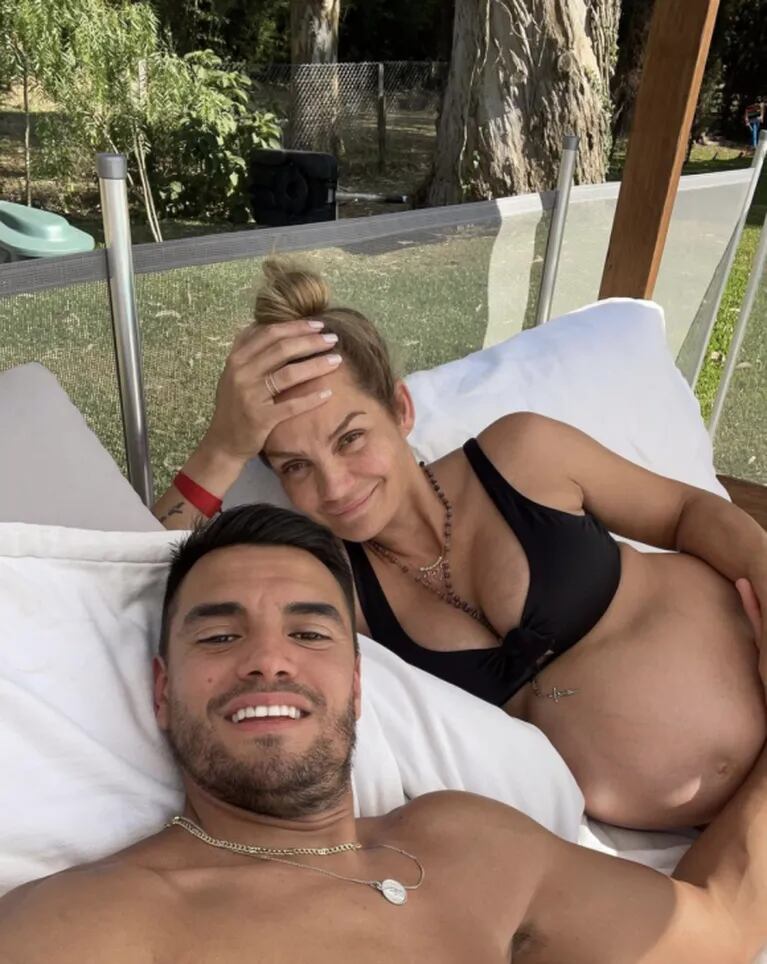 Eliana Guercio confirmó su embarazo con una foto de su pancita junto a Sergio Romero: "Nosotros" 