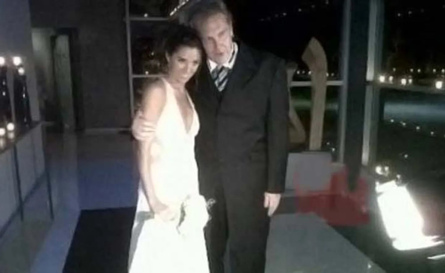 Carmela Carey y Gonzalo Bonadeo, flamantes esposos. (Foto: Web)