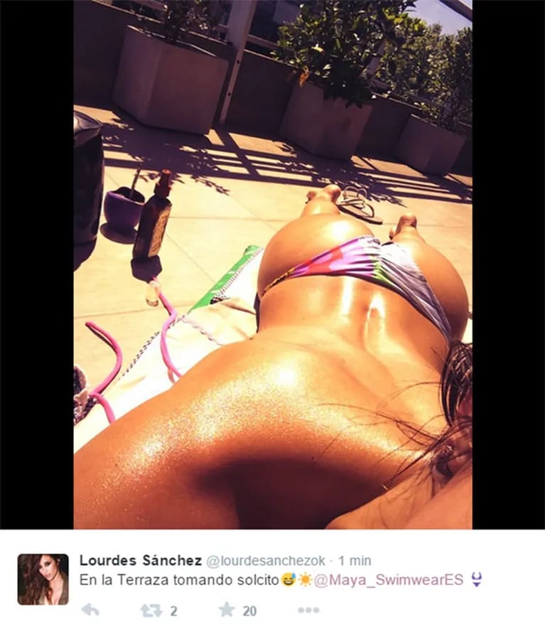 Lourdes Sánchez provocó en Twitter con una selfie tomando sol (Foto: Twitter)