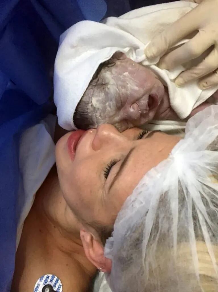 Las emotivas fotos de Lola Bezerra con su hijo Benicio recién nacido, ¡a segundos de dar a luz!