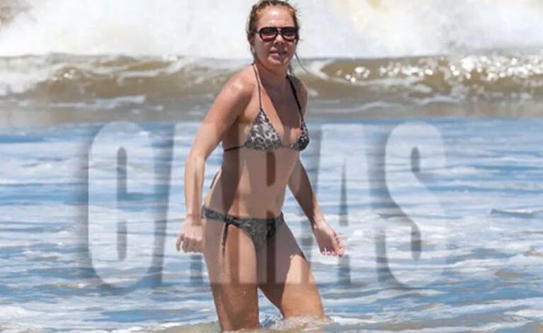Cecilia Roth, en bikini en las playas de Mar de las Pampas. (Foto: Revista Caras)