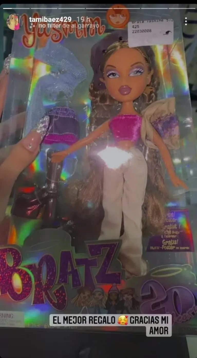 L-Gante sorprendió a Tamara Báez regalándole una muñeca muy original: "Gracias mi amor"