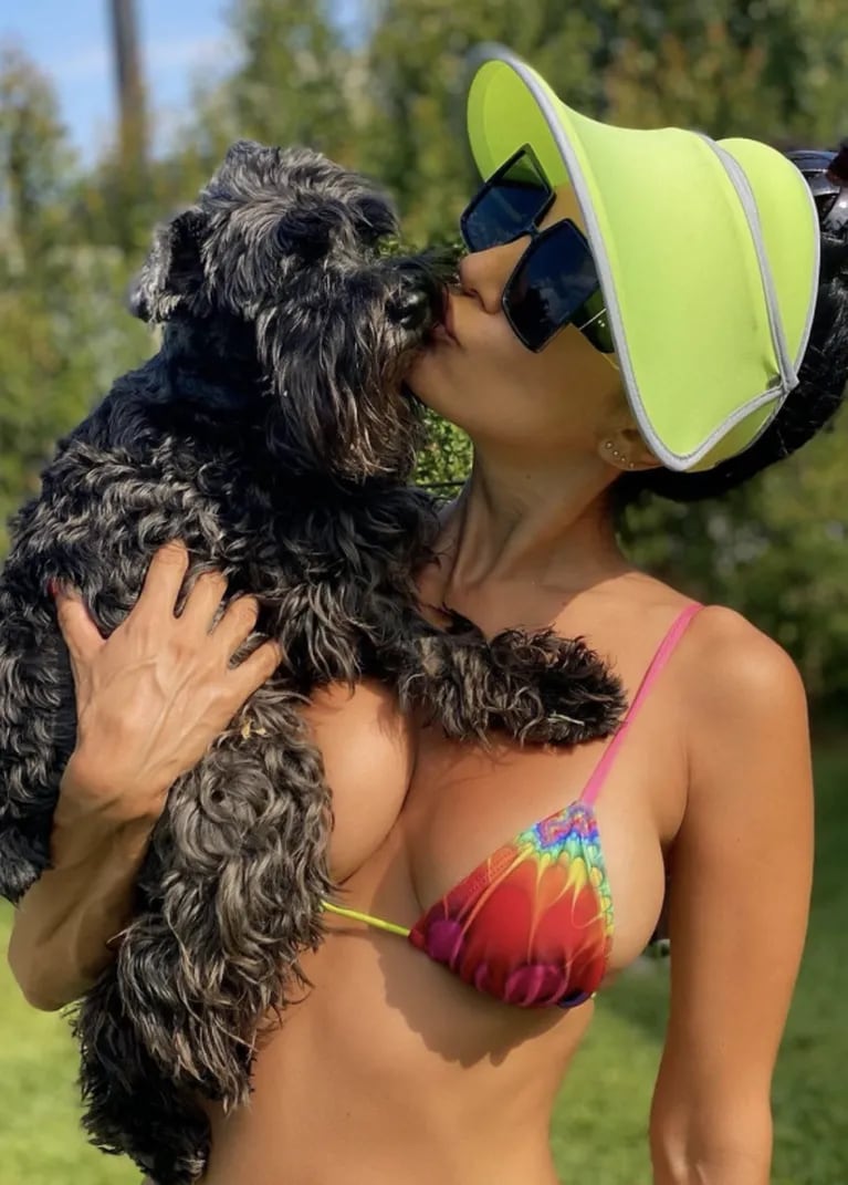 Silvina Escudero compartió fotos muy mimosa con su novio Federico en la piscina